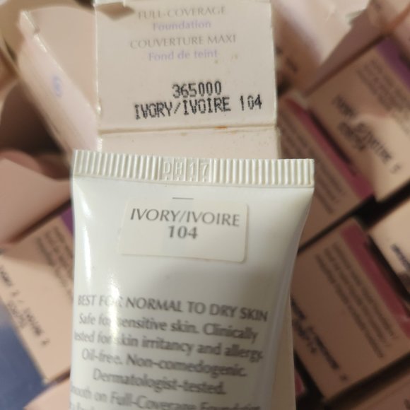 Mary Kay Medium Coverage Ivory 104 Liquid Foundation 1 OZ GRAY CAP - Picture 6 of 8